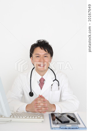 Doctor heading to the desk 10167649