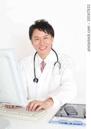 Doctor who inputs to personal computer 10167832