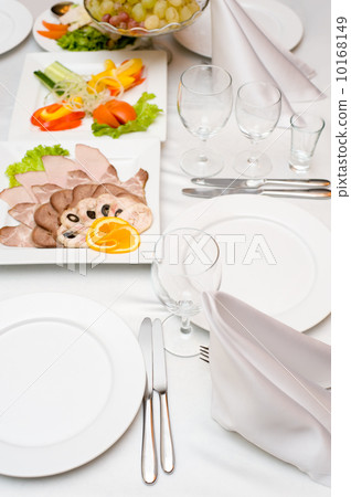 dinner is served 10168149