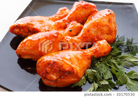 raw chicken legs 10170530