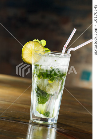 mojito cocktail 10170548
