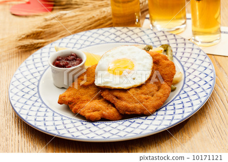 Wiener Schnitzel with egg 10171121