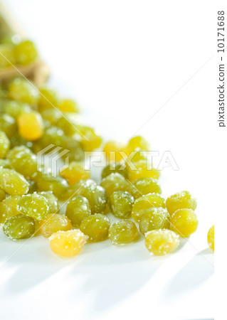 Peas of sweet peas 10171688