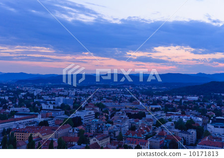 Evening scenery of old city of Slovenia Ljubljana Evening scenery of old city of Slovenia Ljubljana 10171813