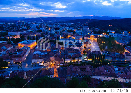 Evening scenery of old city of Slovenia Ljubljana 10171846