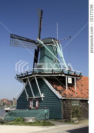 Windmill in Zaanse Schans Windmill in Zaanse Schans 10177296