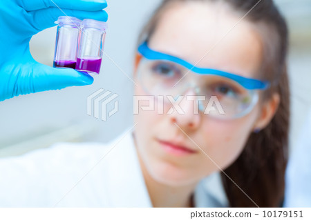 girl laboratory assistant checks samples in a medical lab 10179151