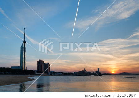 Dusk of seaside rice cake 10179997