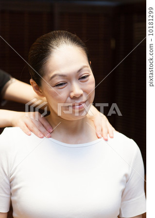 Middle Female Beauty 10181299