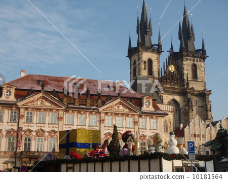 Christmas in old city of Prague 10181564