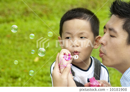 Blowing bubbles Blowing bubbles 10181908