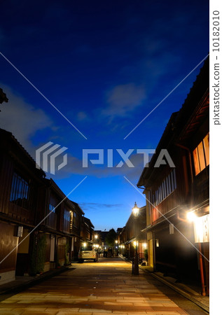 Kanazawa City, Higashi Chaya District, Summer Night View [Vertical] 10182010