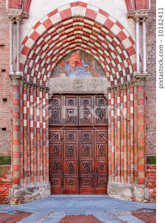 Old wooden door at the entrance to catholic church. 10182411