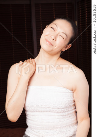 Middle Female Beauty 10182619