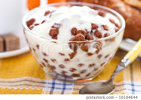 Breakfast. Muesli with yogurt,  coffee and croissant. 10184644