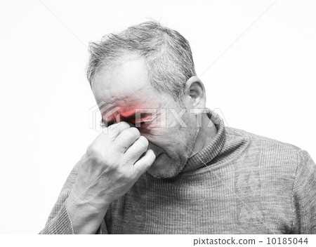 一個男人的眼睛裡有疼痛 一個男人的眼睛裡有疼痛 10185044