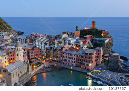 意大利五鄉地韋爾納扎晚上視圖 10187867