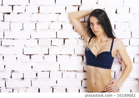 Young sexy woman Young sexy woman 10189082