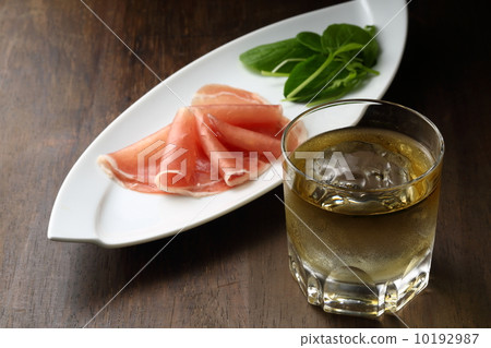 白蘭地和生火腿 白蘭地和生火腿 10192987