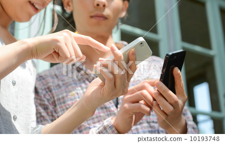 Smartphones and men and women 10193748