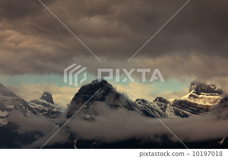 Canadian mountains Canadian mountains 10197018