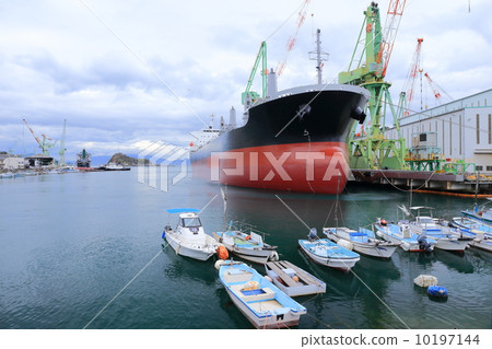 Shipyard of Imabari The cargo ship to be worn Shipyard of Imabari The cargo ship to be worn 10197144