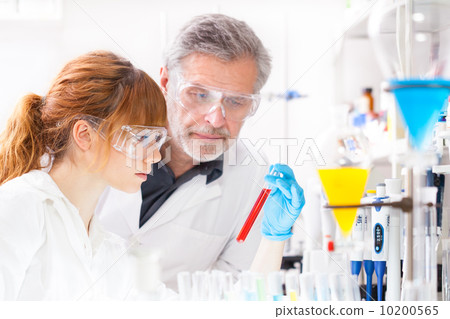 Health care professionals in lab. 10200565