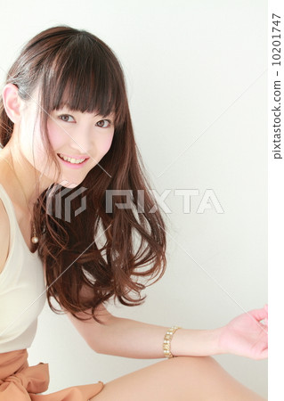 年輕的長發女人 年輕的長發女人 10201747
