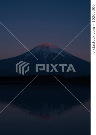 Fuji after sunset in autumn Tanuki Lake Fuji after sunset in autumn Tanuki Lake 10203300