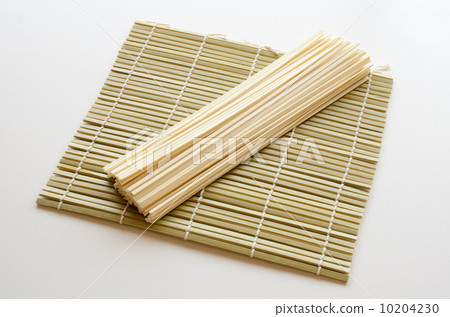 Sanuki udon noodles Sanuki udon noodles 10204230