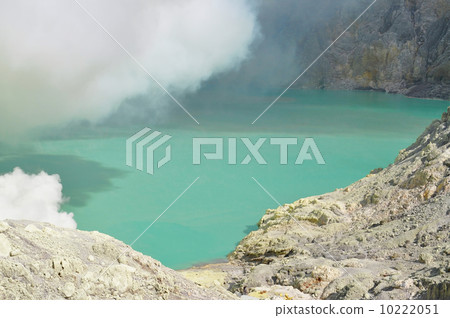 The acid sulphur lake at Kawah Ijen crater The acid sulphur lake at Kawah Ijen crater 10222051