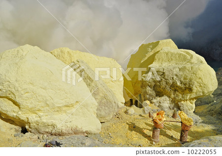 Sulful in Kawah Ijen crater Sulful in Kawah Ijen crater 10222055