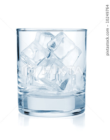 Glass with ice cubes 10249764