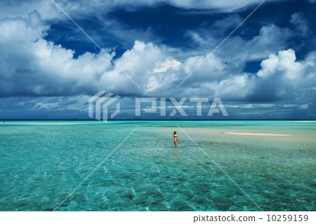 Woman at beach Woman at beach 10259159