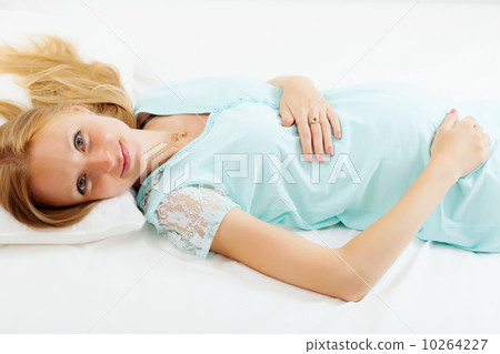long-haired pregnancy woman lying on bed long-haired pregnancy woman lying on bed 10264227