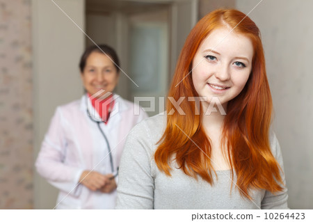 teenage girl against doctor 10264423