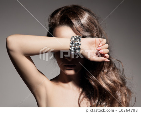 Fashion Portrait Of Beautiful  Woman With Jewelry 10264798