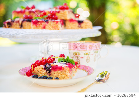 Fresh baked red and black currant berries cake 10265594