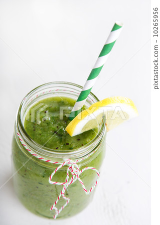 Fresh organic green smoothie with salad, apple, cucumber, pineap 10265956