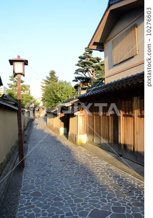 Evening scenery of Nagamachi samurai house residence [vertical] 10276603