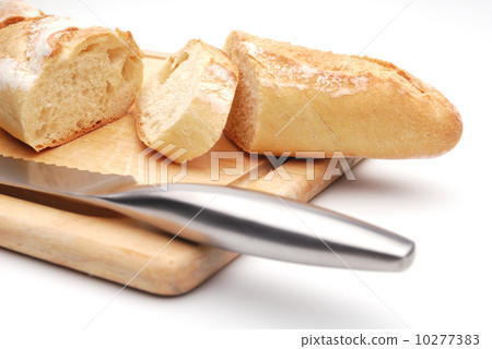 Sliced white bread on a wood cutting board 10277383