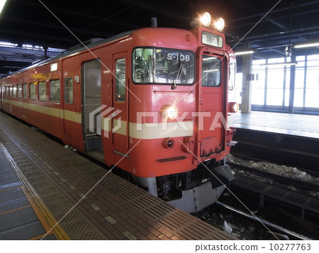 JNR 711 series train · image (1) 10277763