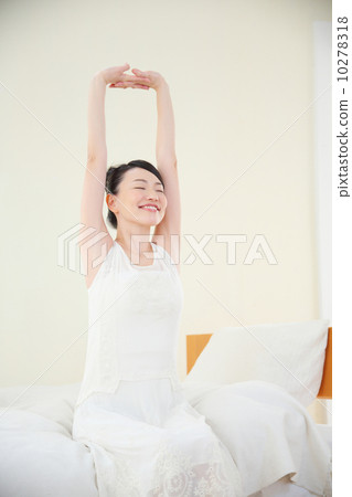 Waking up / female Waking up / female 10278318