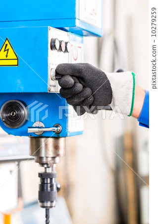 Craftsman drilling metal with drill 10279259