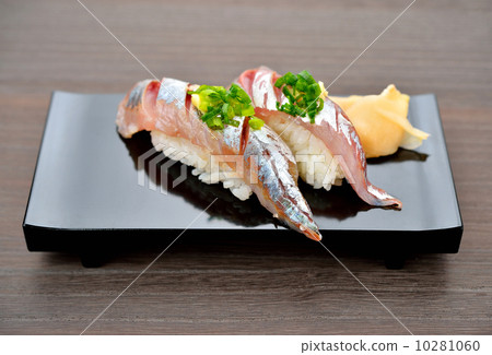 竹莢魚壽司。 10281060