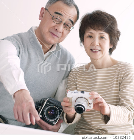 微笑與照相機的資深夫婦 微笑與照相機的資深夫婦 10282455