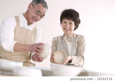 Senior couple doing ceramics 10282518