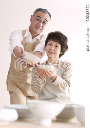 做陶瓷的資深夫婦 做陶瓷的資深夫婦 10282521