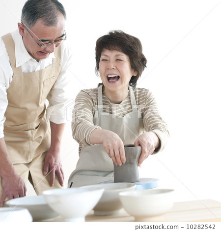 Senior couple doing ceramics Senior couple doing ceramics 10282542