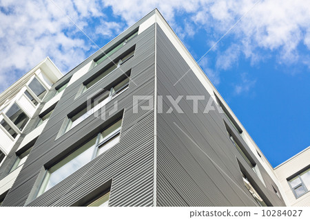 New house with vinyl siding 10284027